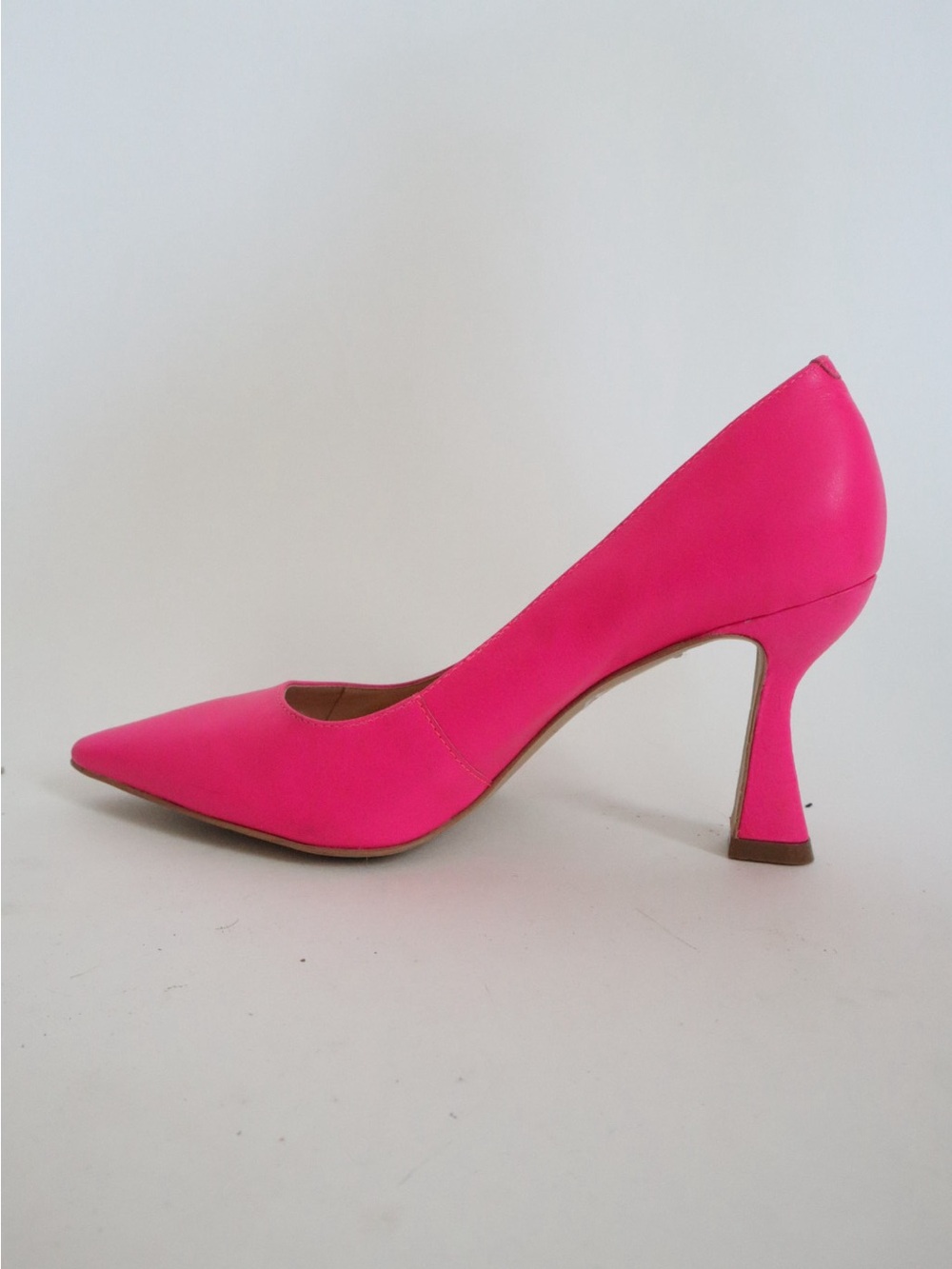 Luzia barcelos Bright Pink Pointed Toe Pumps with Mid Heel - Picture 2 of 5